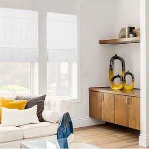 2 Chicology🪟Roman Shade Runway White Cordless Magnetic